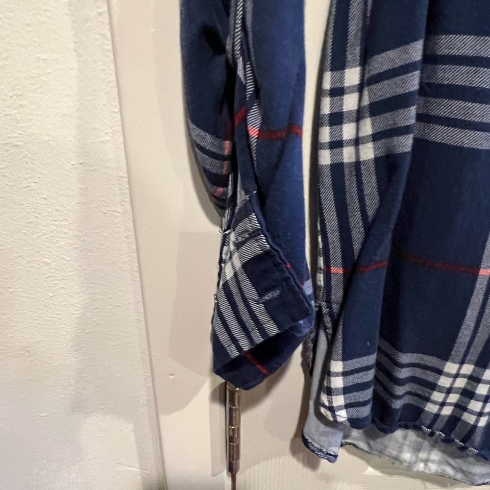 Two by Vince Camuto button down with roll up sleeves and button - Picture 3 of 7